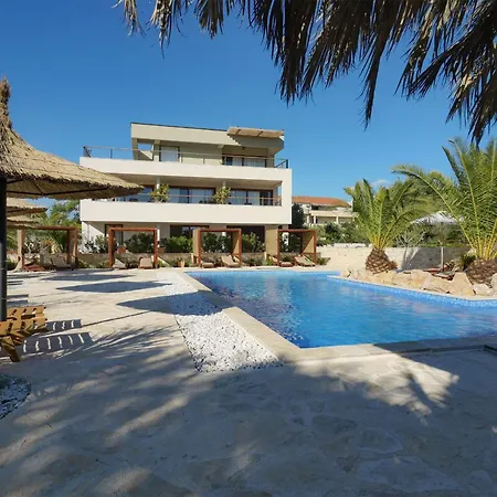 Lojena -murter Luxury דירה