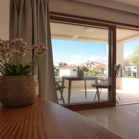 Lojena -murter Luxury דירה *