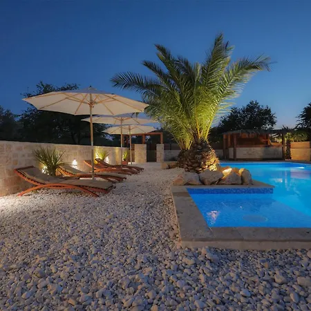 Lojena -murter Luxury דירה