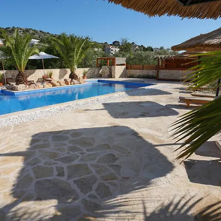 Lojena -murter Luxury דירה *