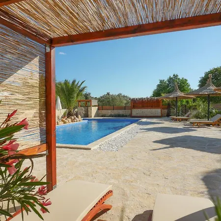 Lojena -murter Luxury דירה מורטר