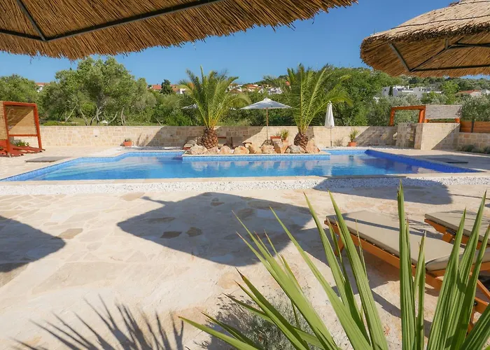 Lojena -murter Luxury ムルテル